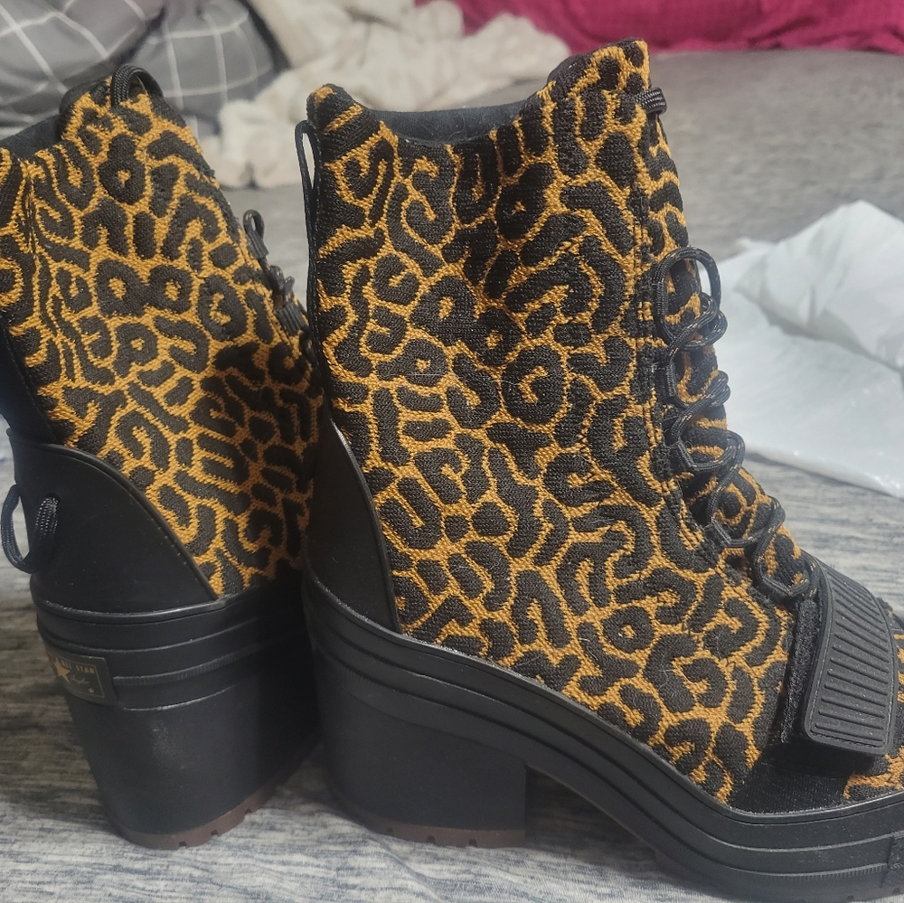 Converse boots